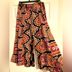 Urban Nomad XL smocked waist, wide leg print pants. Perfect for festivals! ☮️☯️